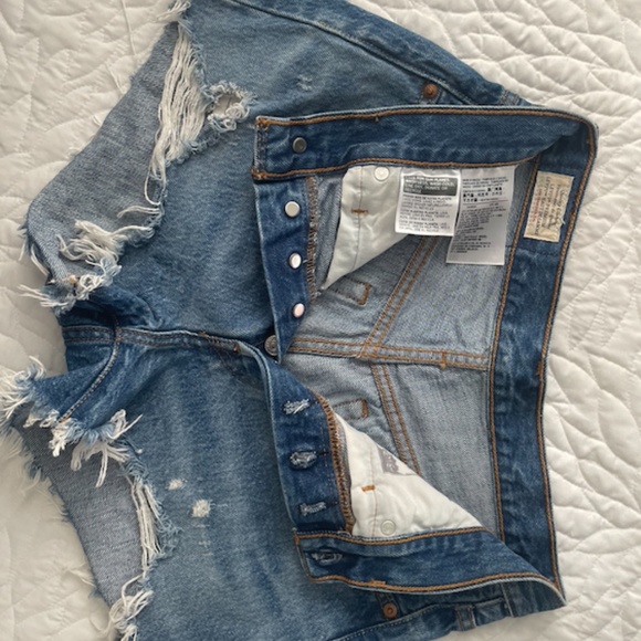 Levi's 501 Jean Shorts - Picture 2 of 3